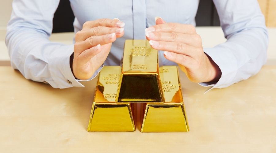 Gold Investment Advantages & Disadvantages